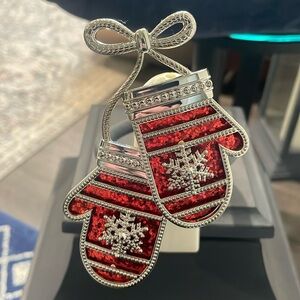 Bath & Body Works - Holiday Winter Mittens Wallflower Plug